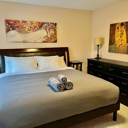 Crescent Heights Majesty Villa Calgary Bagian luar foto