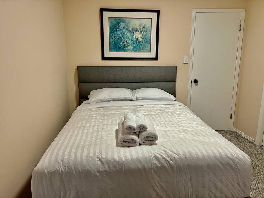 Crescent Heights Majesty Villa Calgary Bagian luar foto