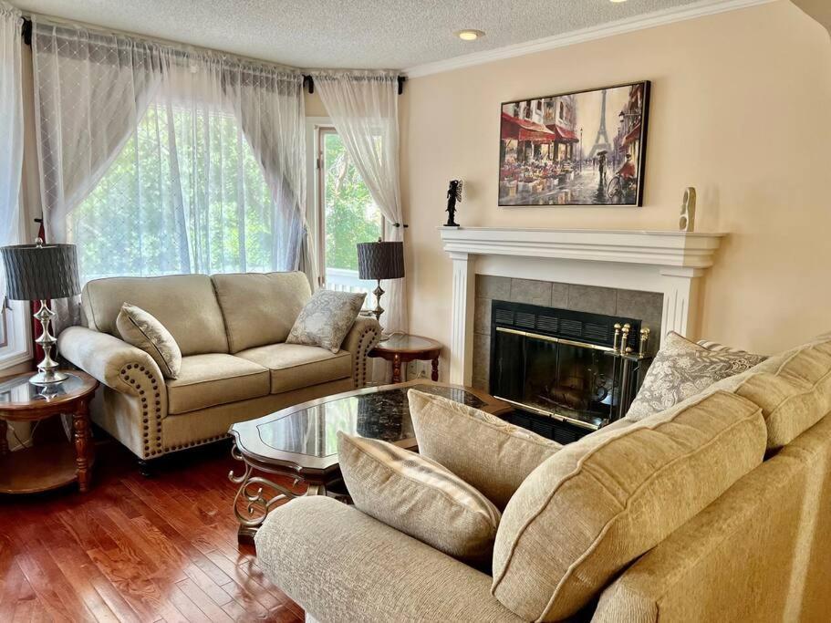 Crescent Heights Majesty Villa Calgary Bagian luar foto