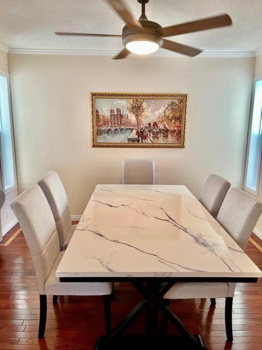 Crescent Heights Majesty Villa Calgary Bagian luar foto