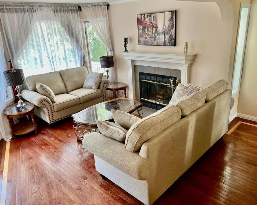 Crescent Heights Majesty Villa Calgary Bagian luar foto