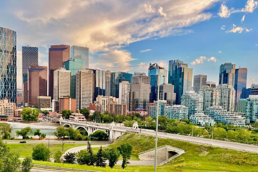 Crescent Heights Majesty Villa Calgary Bagian luar foto