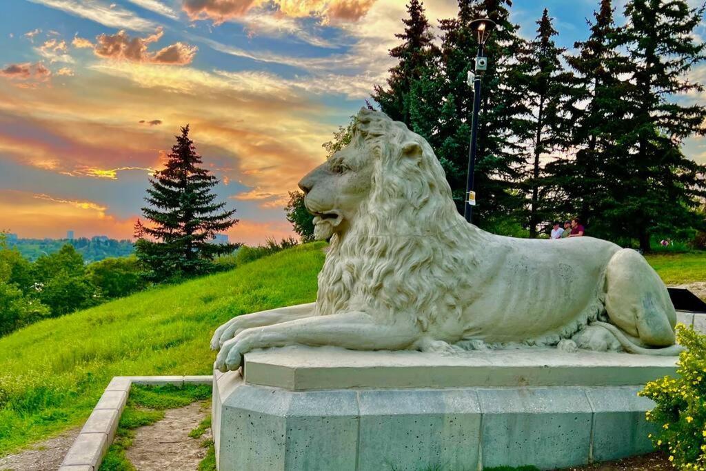 Crescent Heights Majesty Villa Calgary Bagian luar foto