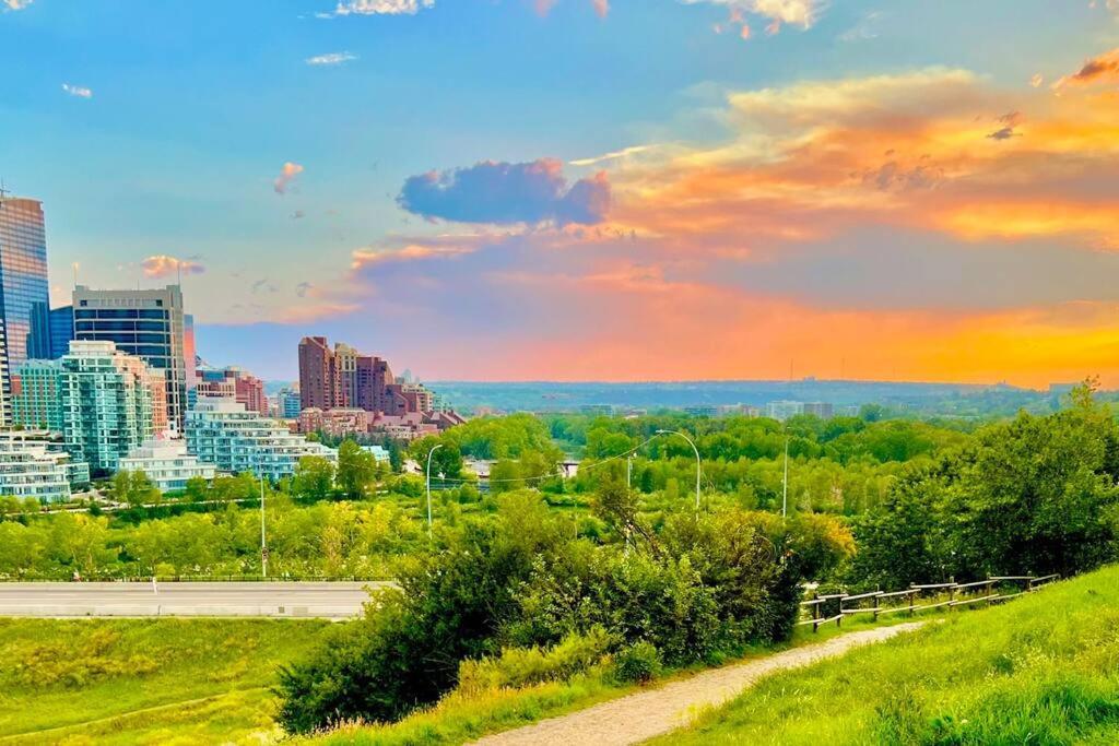 Crescent Heights Majesty Villa Calgary Bagian luar foto