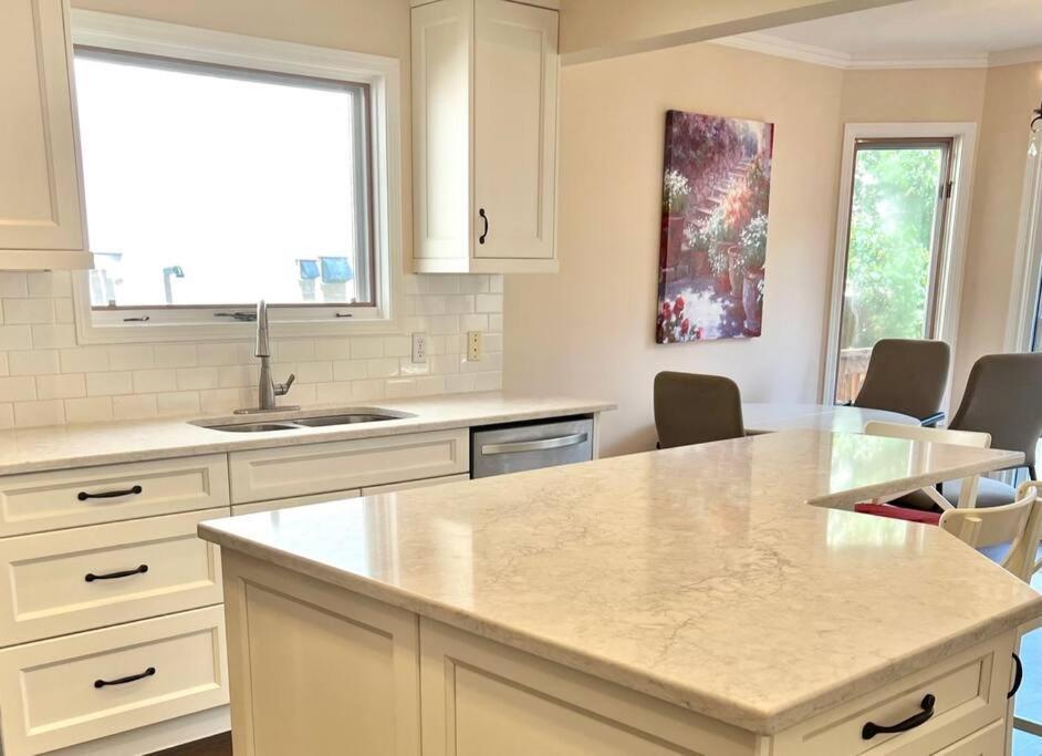 Crescent Heights Majesty Villa Calgary Bagian luar foto