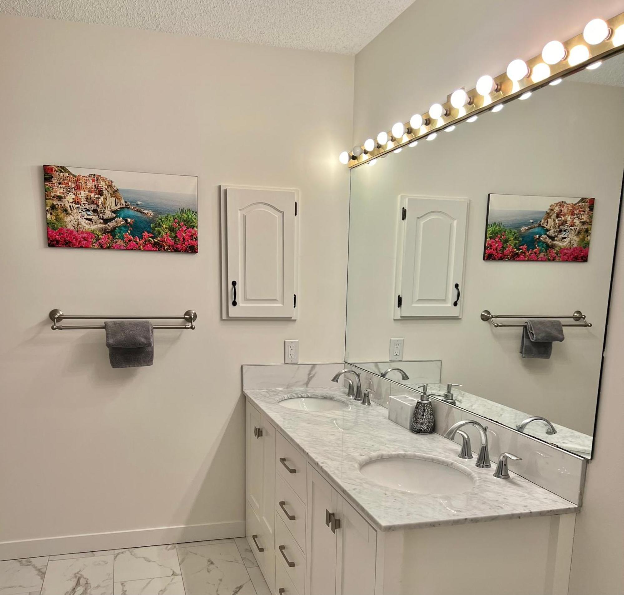 Crescent Heights Majesty Villa Calgary Bagian luar foto