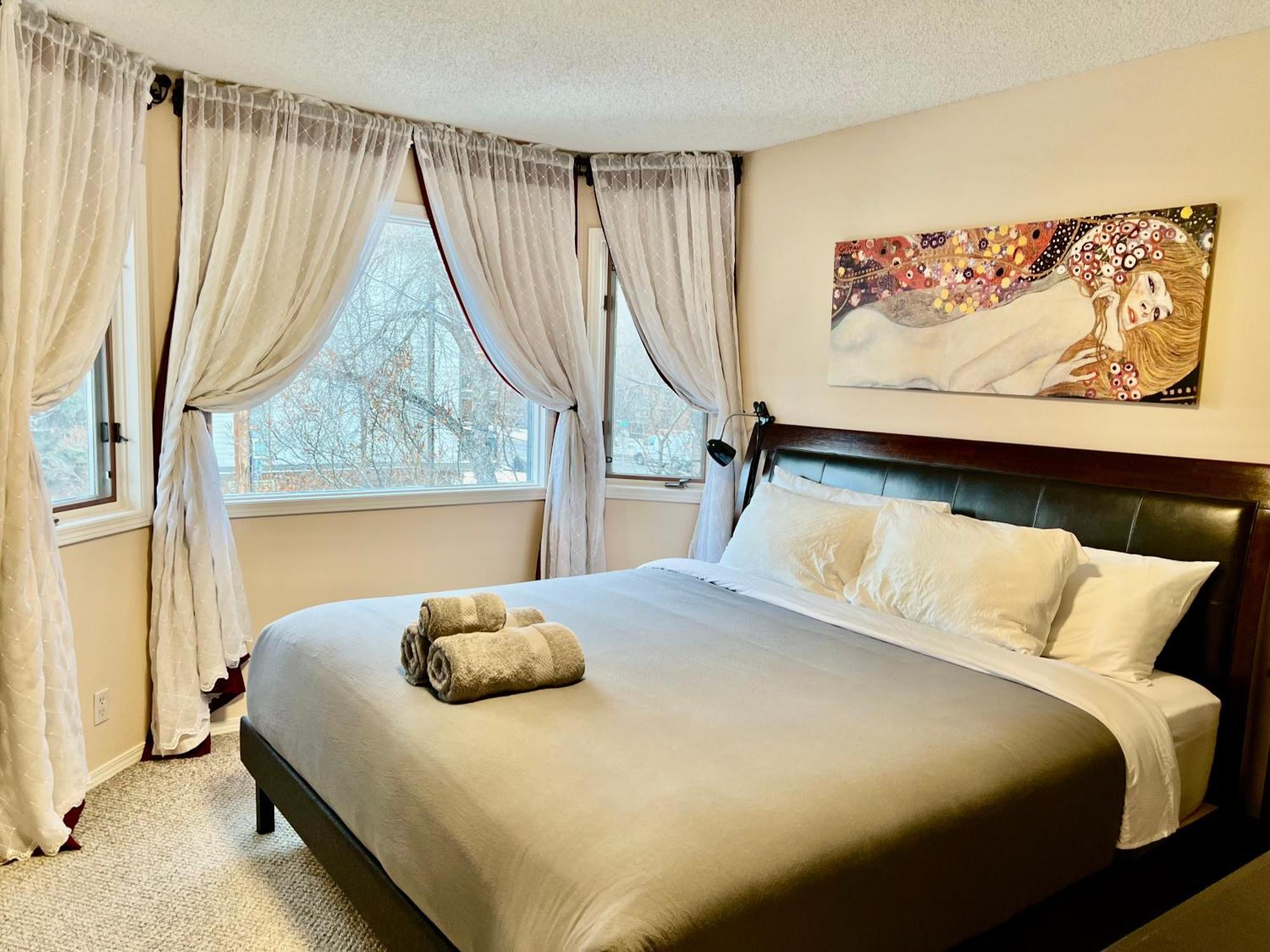 Crescent Heights Majesty Villa Calgary Bagian luar foto